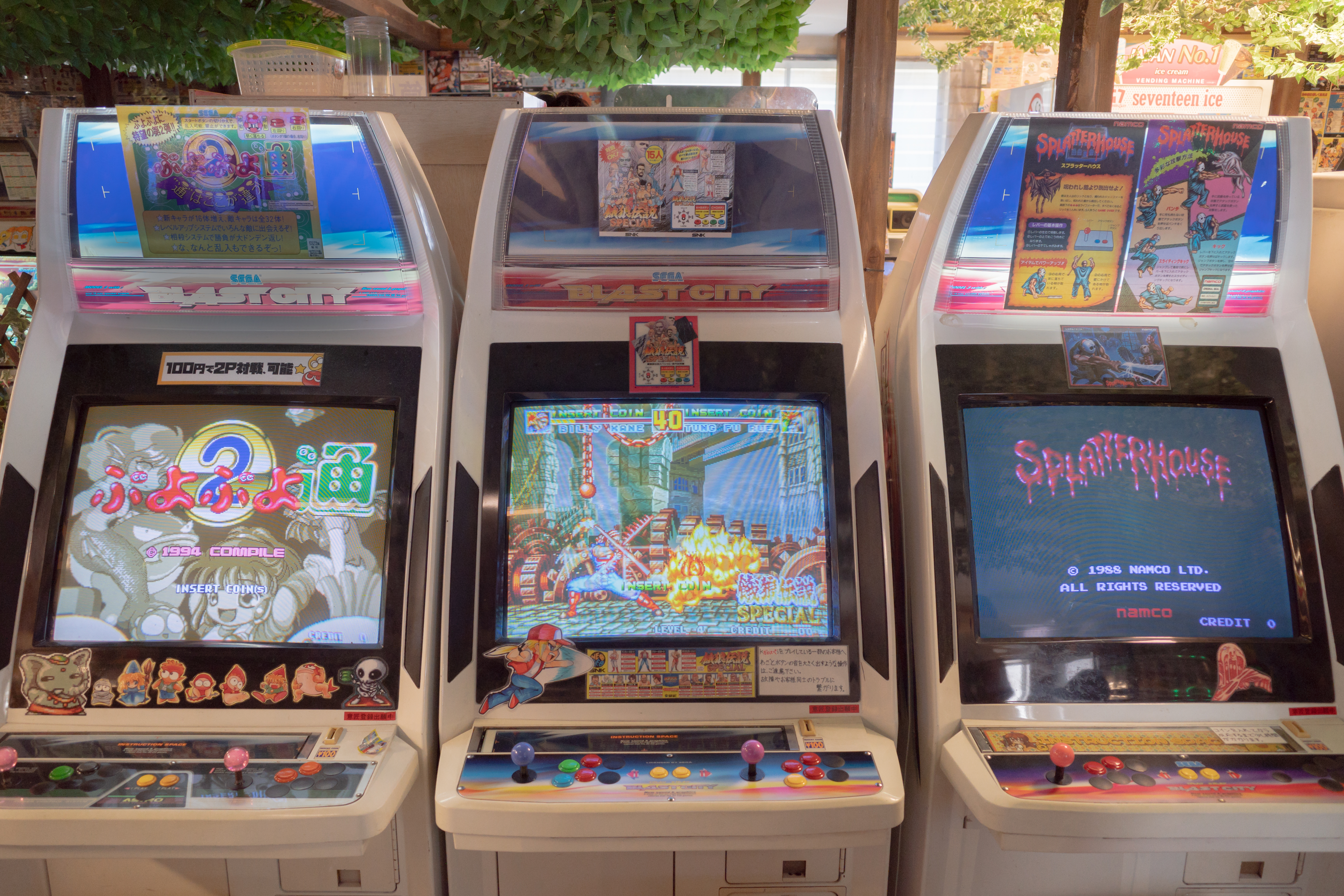 Tres máquinas arcade japonesas.