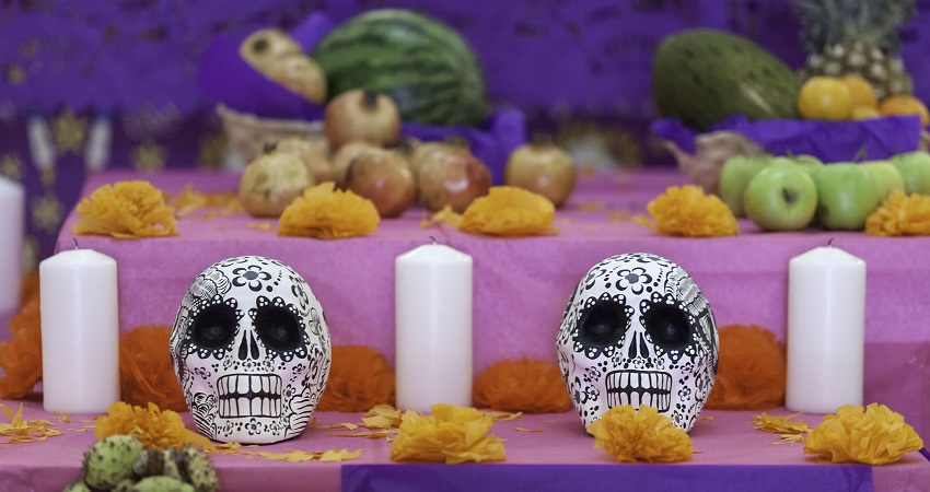 Detalle del altar de muertos instalado en CentroCentro en 2016