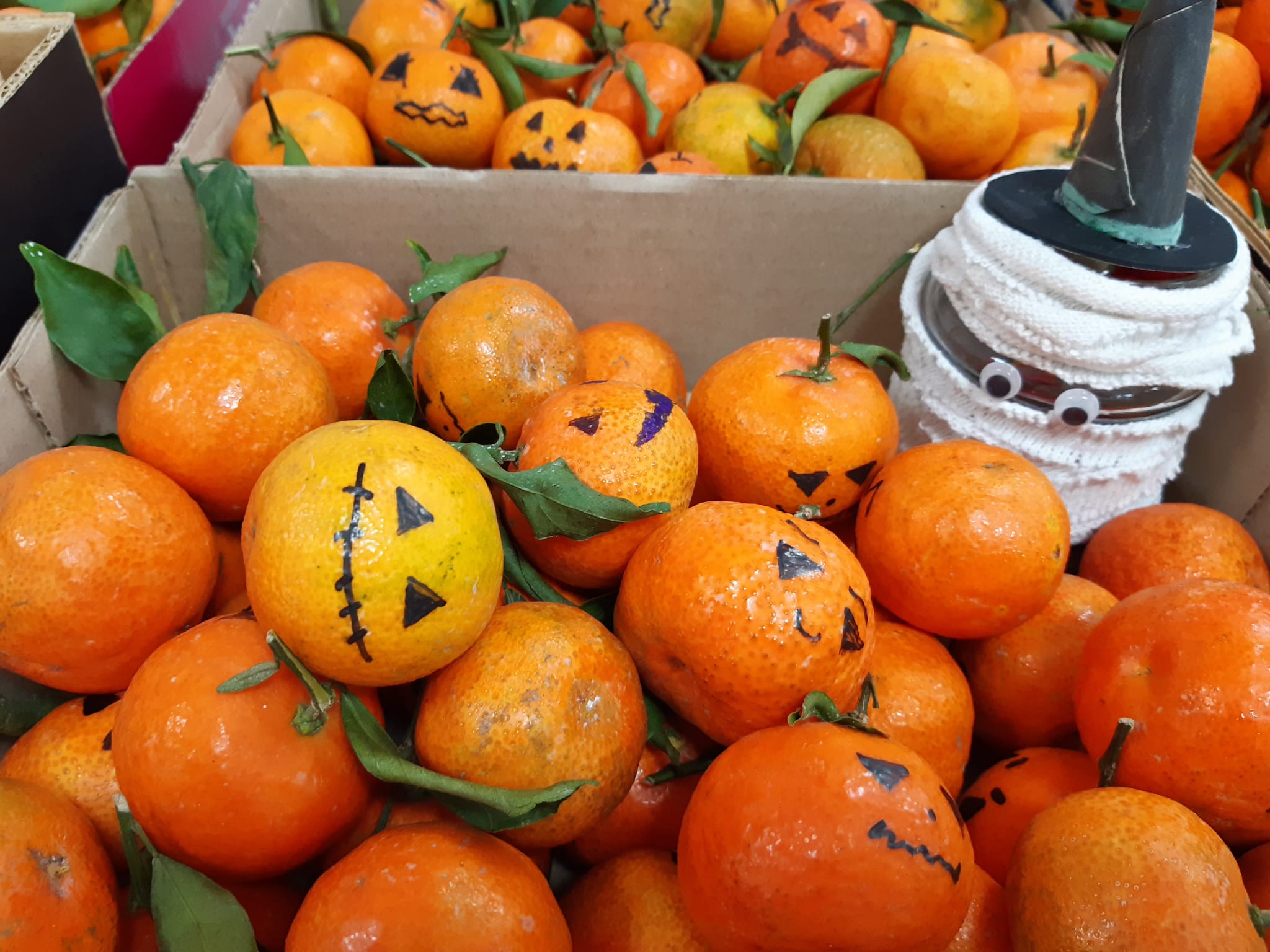 Caja de mandarinas decoradas