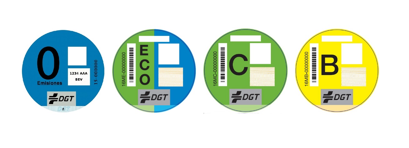 Imagen de los distintivos de la DGT