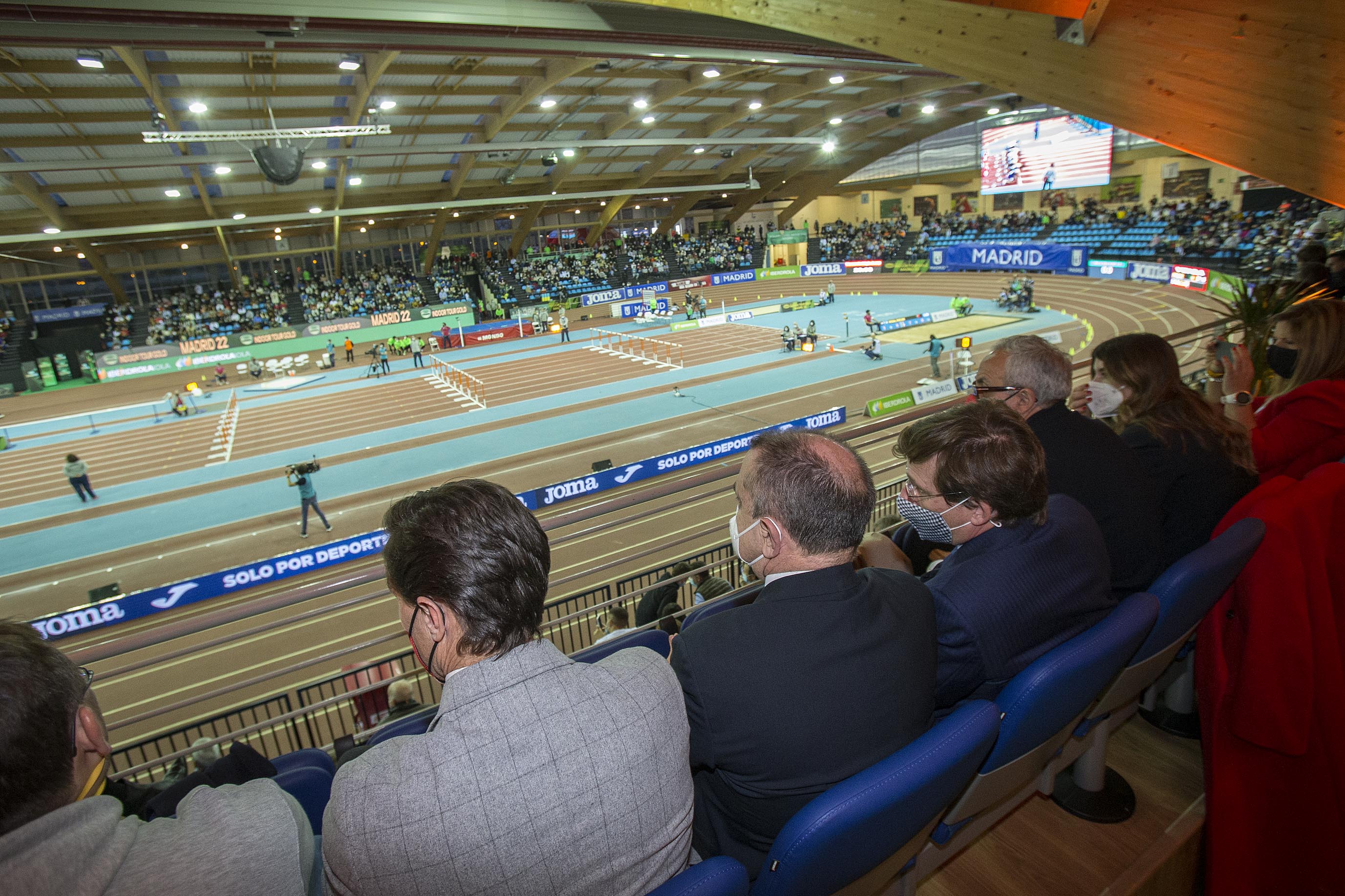 Un minuto de silencio por Ucrania, en el inicio del World Indoor Tour