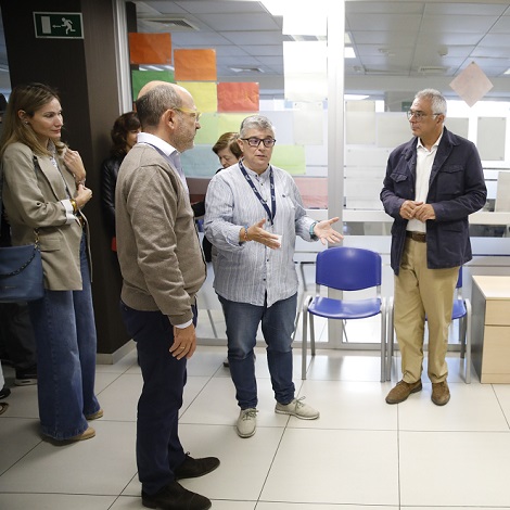 El delegado de Políticas Sociales, Familia e Igualdad, José Fernández, en su visita de hoy